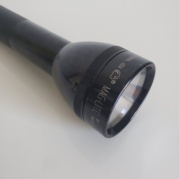 Maglite Mag Instrument Flashlight - Picture 3 of 8